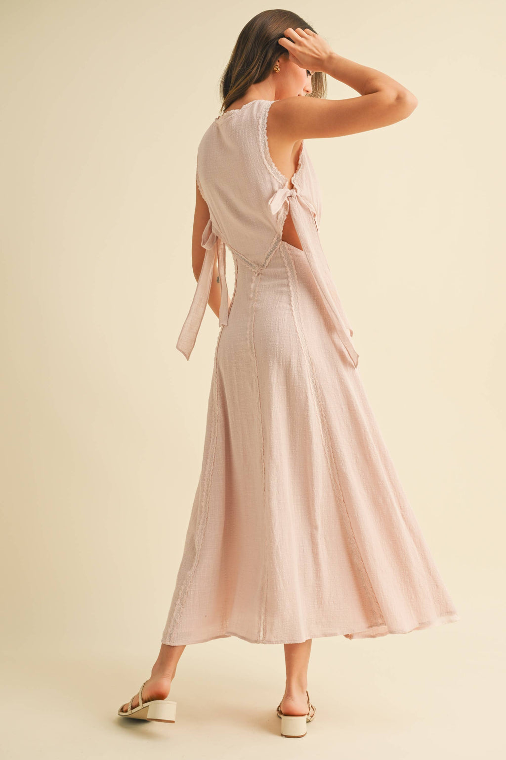 SIDE TIED DETAIL MIDI DRESS WITH LACE TRIM: BLUSH