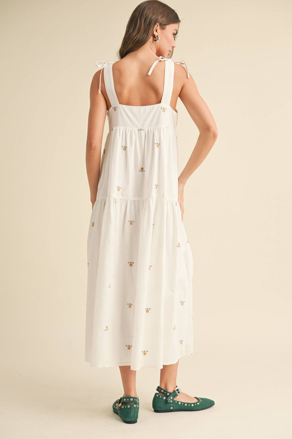FLORAL EMBROIDERD SQUARE NECKLINE SLEEVELSS MIDI: White