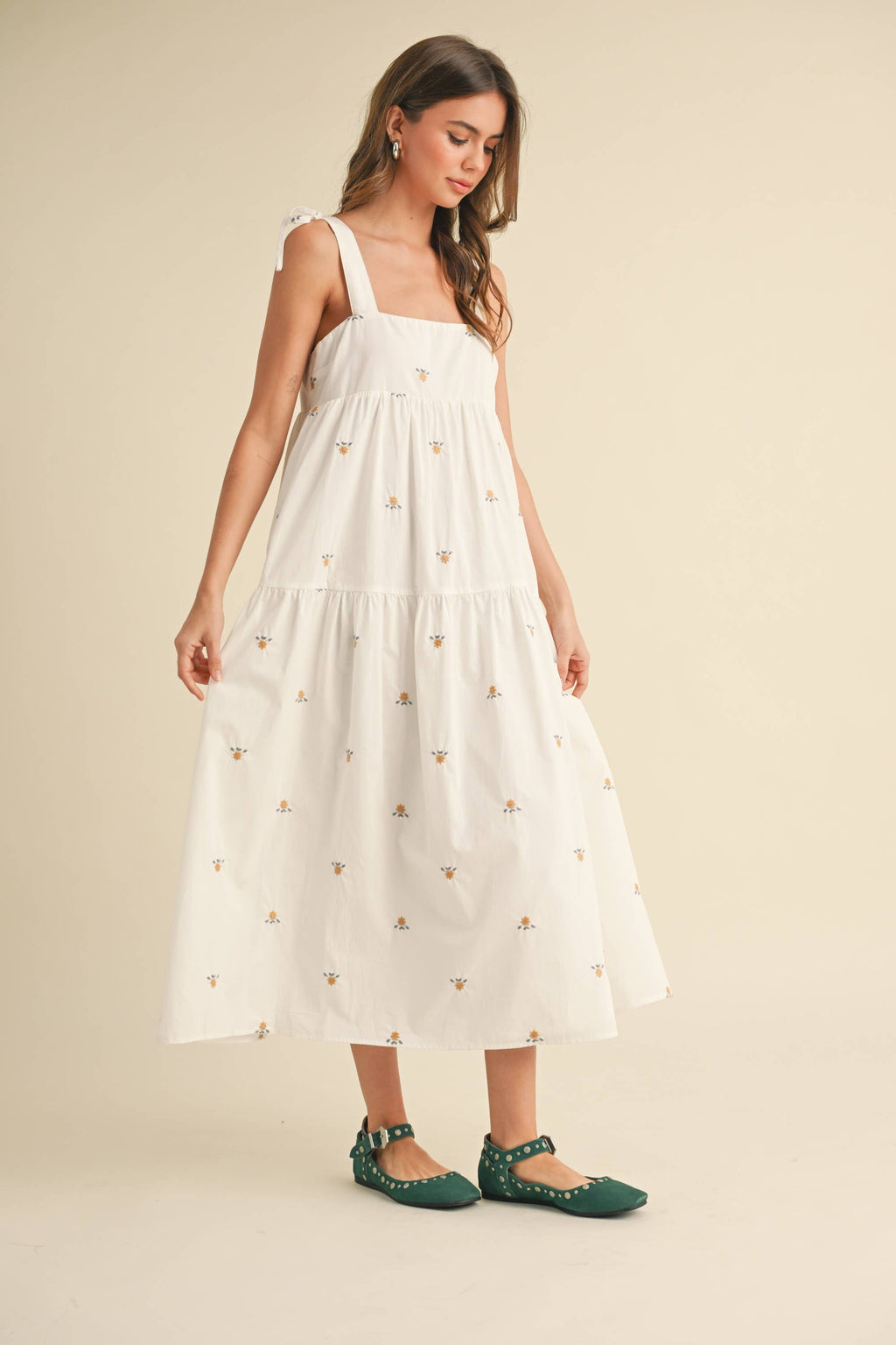FLORAL EMBROIDERD SQUARE NECKLINE SLEEVELSS MIDI: White