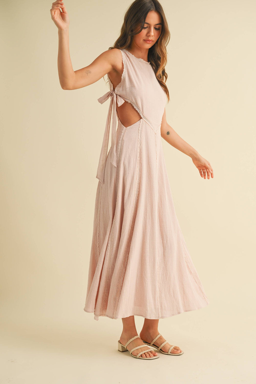 SIDE TIED DETAIL MIDI DRESS WITH LACE TRIM: BLUSH
