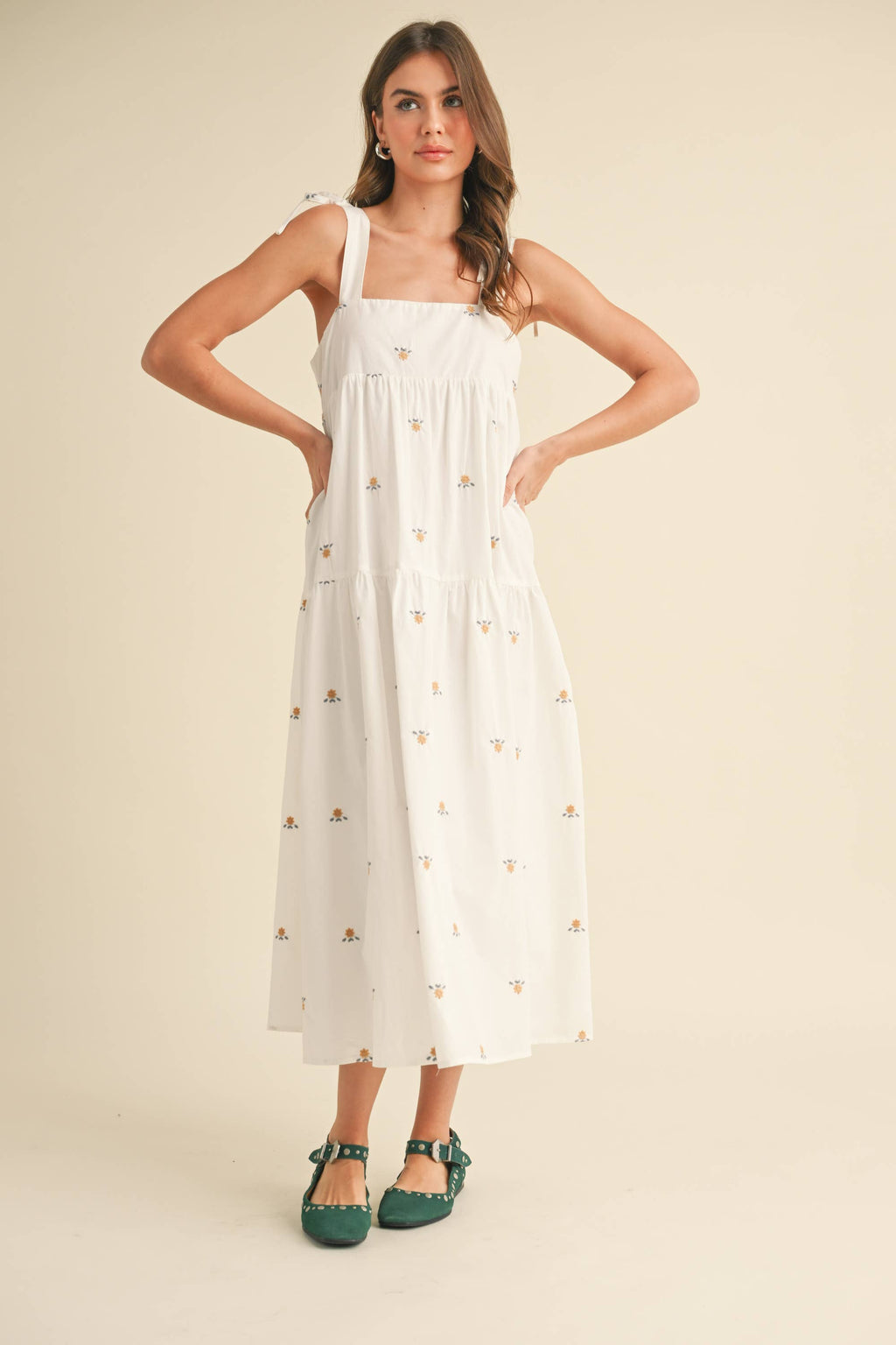 FLORAL EMBROIDERD SQUARE NECKLINE SLEEVELSS MIDI: White