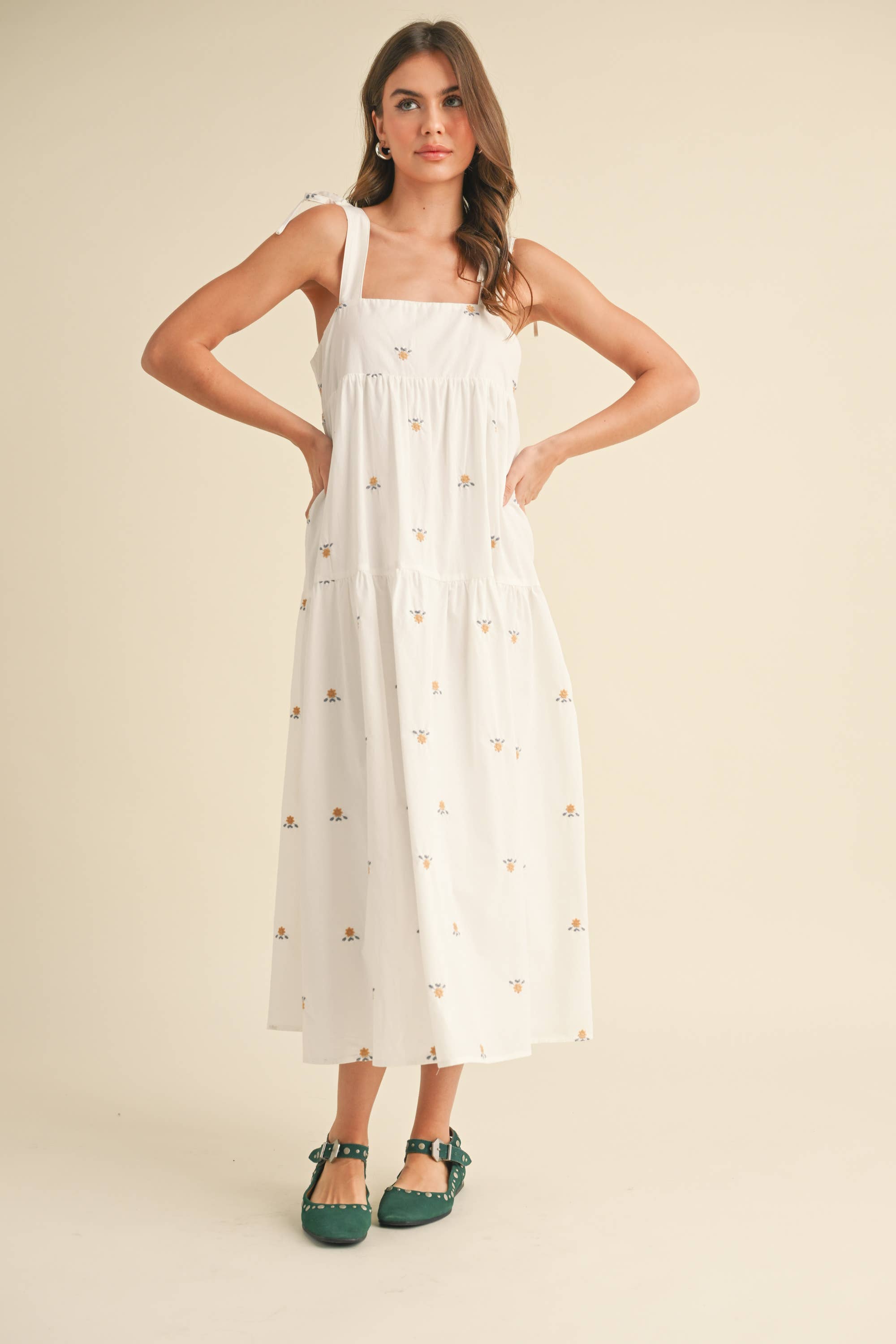FLORAL EMBROIDERD SQUARE NECKLINE SLEEVELSS MIDI: White