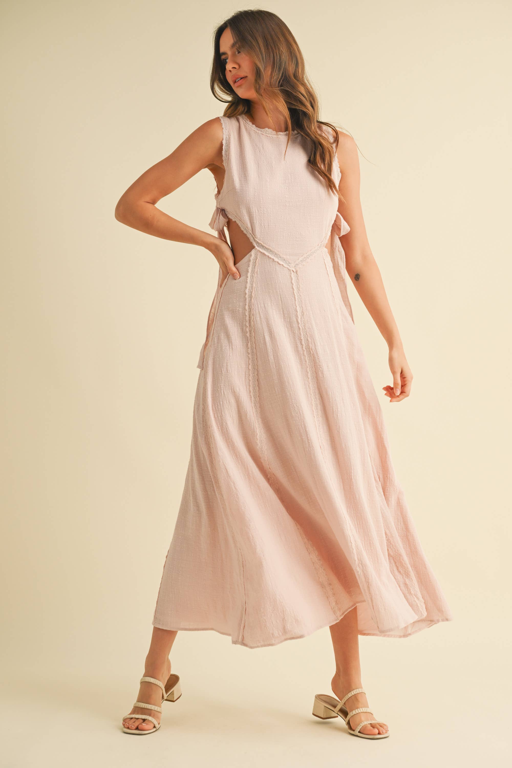 SIDE TIED DETAIL MIDI DRESS WITH LACE TRIM: BLUSH